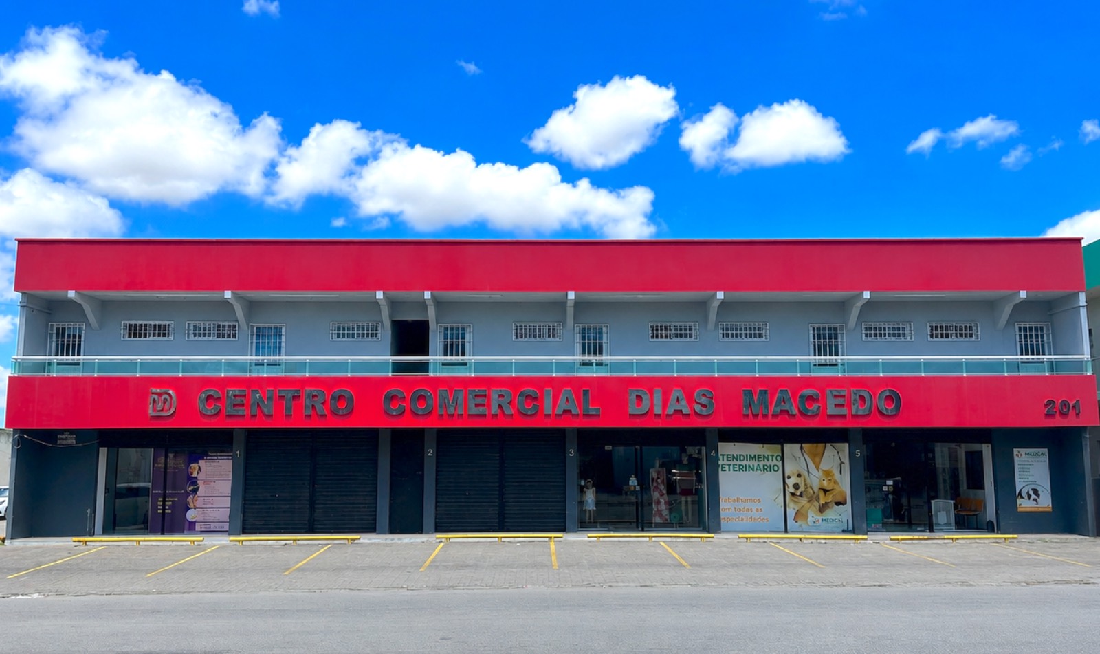 Fachada — Centro Comercial Dias Macedo